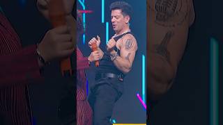 Watch Yahir Baila video