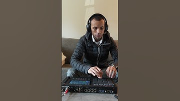 Fast finger drumming hip hop beat - CBMuze #mpc #akai #mpcliveii #liveperformance #hiphop #music