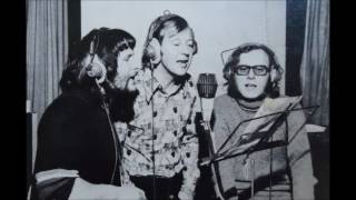 Vignette de la vidéo "The Goodies - Show Me the Way '73"
