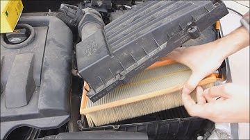 Changing the air filter of the engine to Skoda Octavia 2, audio: English