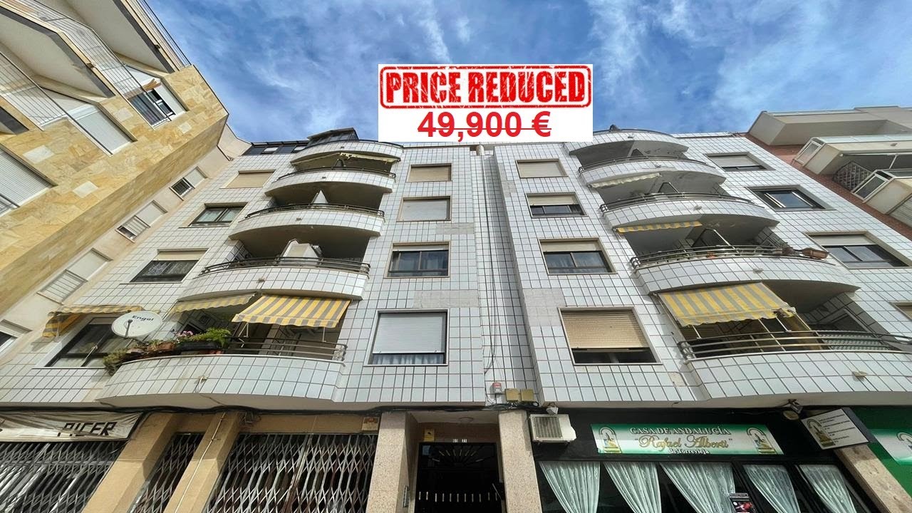 TORREVIEJA: 4th Floor Studio Apartment with Lift just 400mtrs to the Beach (©WhiteVillasInSpain)