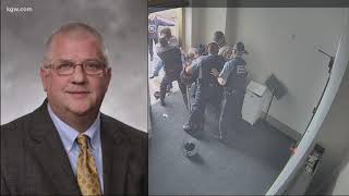 Oregon lawmaker faces charges, fine after video shows him letting protesters into state capitol
