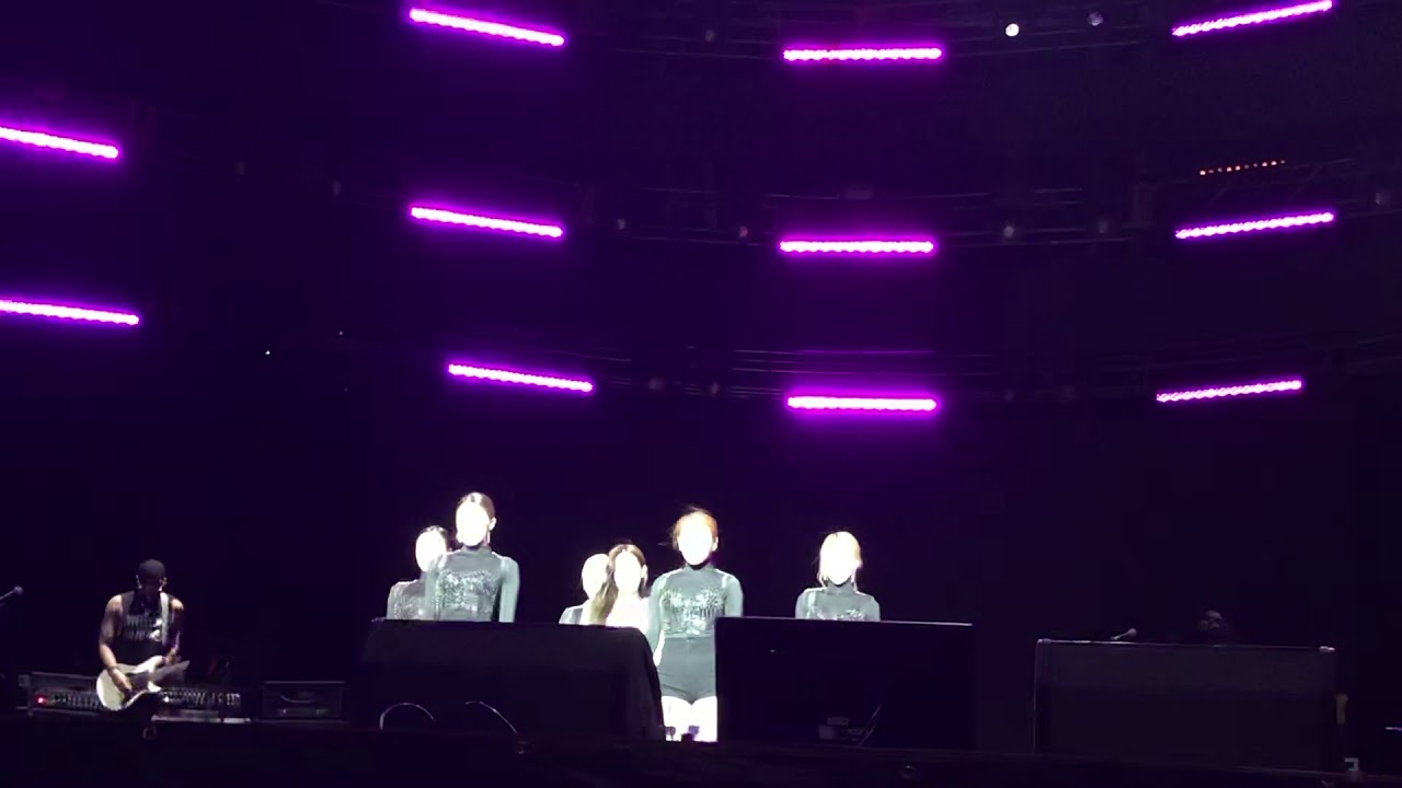 JENNIE SOLO AT COACHELLA