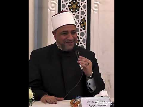 خطيب بنته بيتكلم كتير