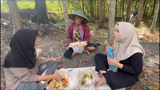 NGIRIM MAKAN SIANG NGGO MBAH KEMI SING LAGEK BERTUGAS NING SAWAH SENDIRIAN 🤗🥳🥰😘