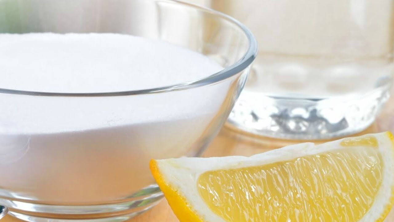 Вода сода и лимон напиток. Сода и лимон. Мед лимон сода. Лимон с пищевой содой. Лимонный сок с содой для лица.