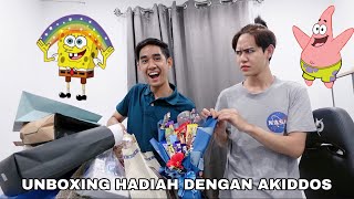 UNBOXING HADIAH DENGAN AKIDDOS 😂