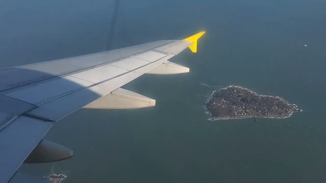 Christmas Eve 🎄 Approach and Landing into Boston Logan Airport on an Airbus A319 ✈️