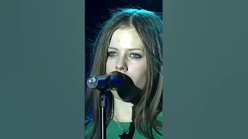 Throwback Avril Lavigne Singing Complicated Live