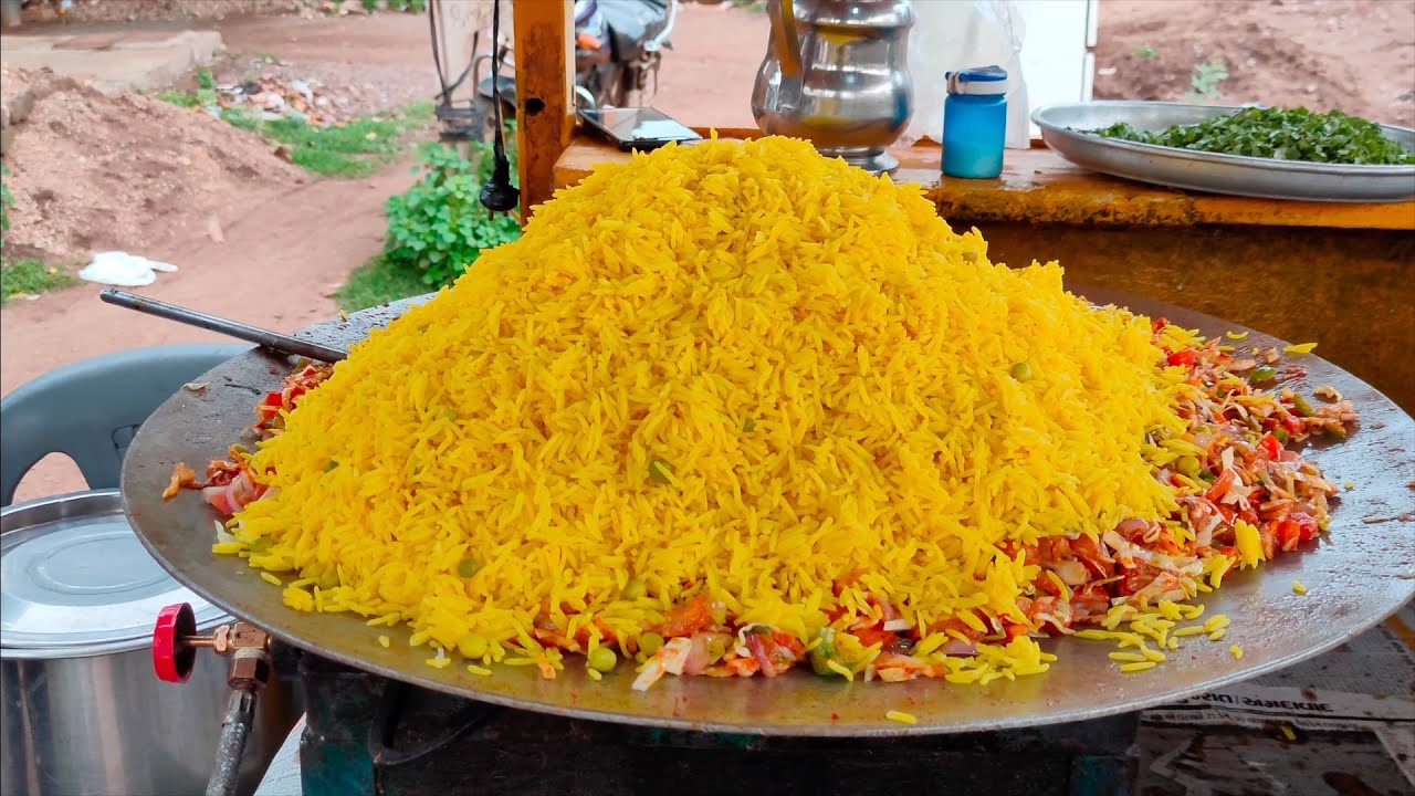 Mumbai Style Tawa Pulav in Gujarat | Huge Tawa Pulav Making | Indian Street Food | Aamchi Mumbai