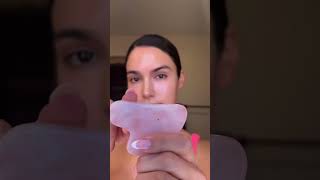 20 second jaw and double chin gua sha routine #guashafacial #doublechin #antiaging