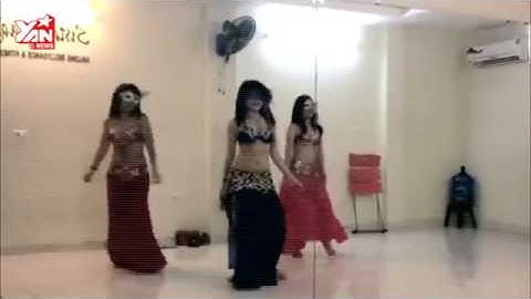 Vũ điệu cồng chiêng  phiên bản  nóng bỏng mắt  của các hot girl