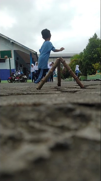 Salah satu permainan tradisional jaman dulu...' The Singkongan'😎