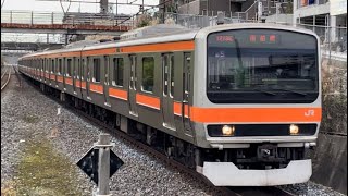 E231系0番台ｹﾖMU5編成が東川口駅2番線に到着停車するシーン（1213E）2022.12.4