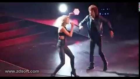 Taylor Swift Rocks Out to 