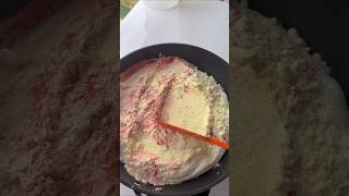 An immersive process of making "strawberry-only snowflake crisps" using sugar-free marshmallows
