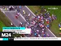 Зритель с картонкой устроил аварию на велогонке «Тур де Франс» - Москва 24