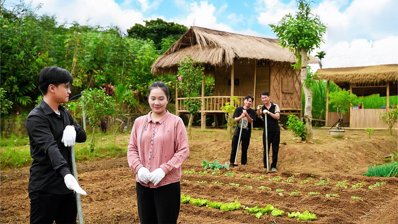 Добрые офицеры помогают бездомной девочке отремонтировать ферму для лучшей жизни