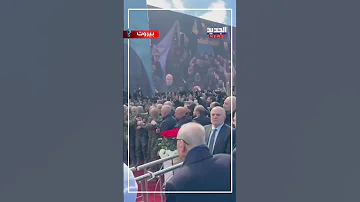 الرئيس بري يلقي نظرة الوداع على نعش السيد حسن نـصر الله 