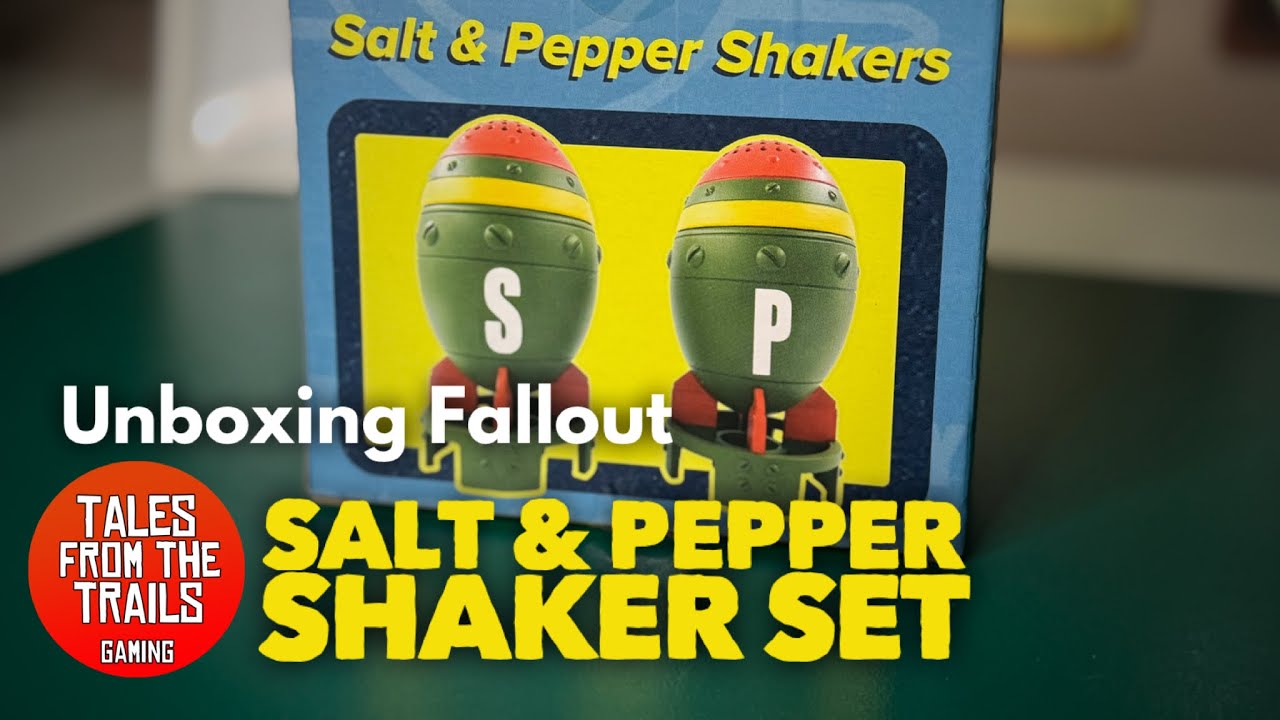 Unboxing: Mini Nuke Salt & Pepper Shakers  | LootCrate 2018