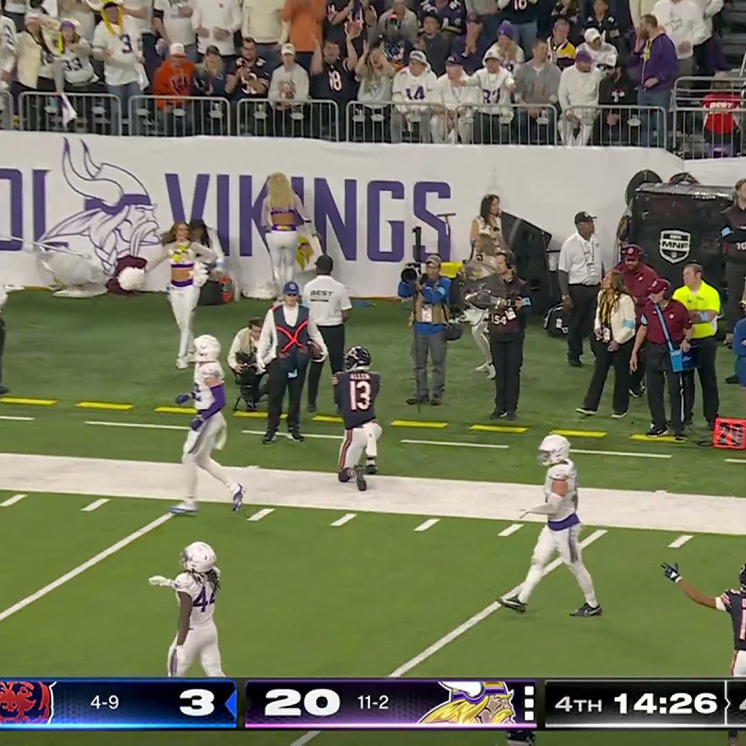 Keenan Allen catches for a 20-yard Gain vs. Minnesota Vikings