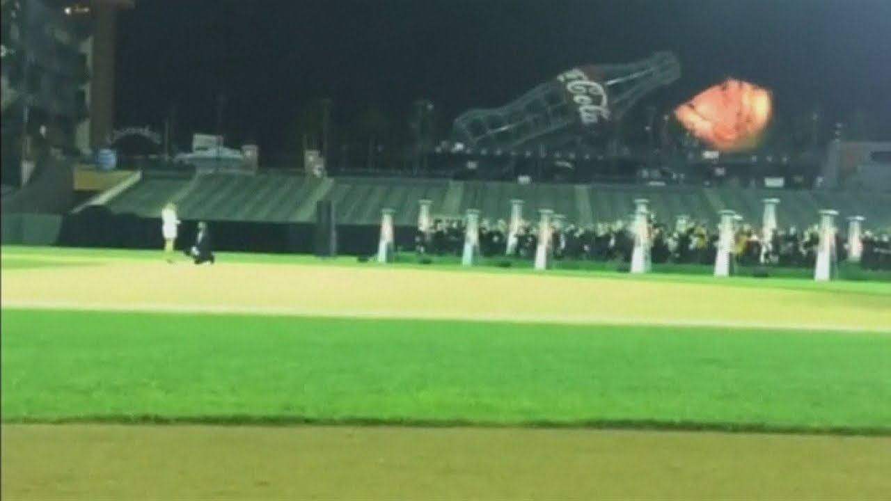 The moment Kayne West proposes to Kim Kardashian - YouTube