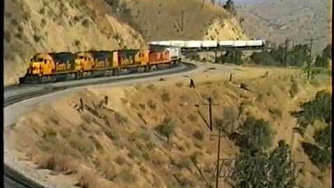 Tehachapi (497th YouTube Video) (1990) Santa Fe GP60s C30-7 At Cliff