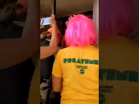 [Cotidiano] Policiais apreenderam fantasias de foliões em prédio privado pernambuco map