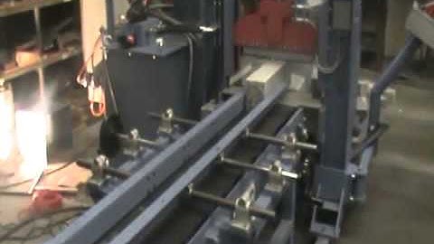 Automatic splitting machine for production of cubes MEC