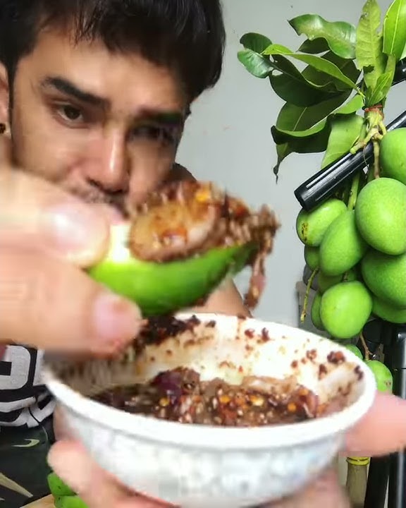 Chumnan makan rujak mangga 🤤🤤🤤