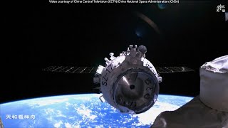 Shenzhou-17 docking