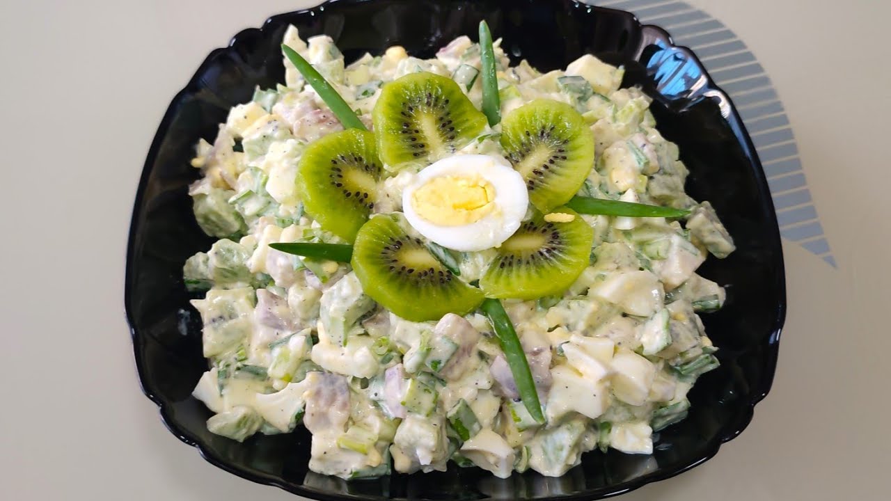 ПРАЗДНИЧНЫЙ САЛАТ С КИВИ И СЕЛЕДКОЙ
