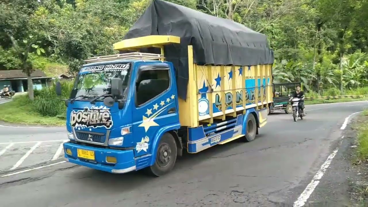 Bus M trans vs Kwantrans saling kejar ditikungan nanjak jalur tengkorak lahor