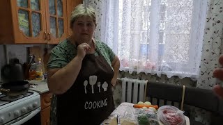 Ставят двери на балкон , разборки по поводу балкона. Готовлю вкусный обед.