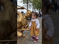 She Meets a Living Statue! 😲😍 #Cuteのサムネイル