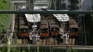 平日朝ラッシュ時以降の東急田園都市線鷺沼駅（字幕入り）