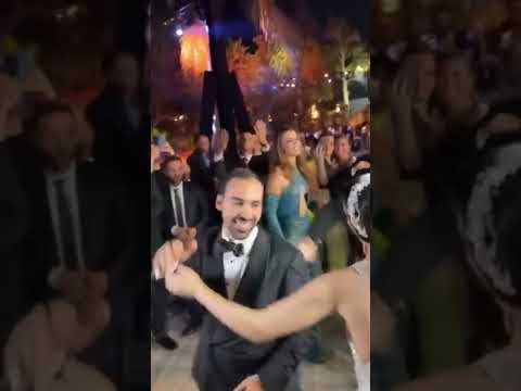 شاهد فنان عمر دياب يحي حفل زفاف يغني عروس عروسة