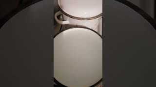 Как очистить кастрюлю от луковой шелухи? Вернуть посуде белизну!