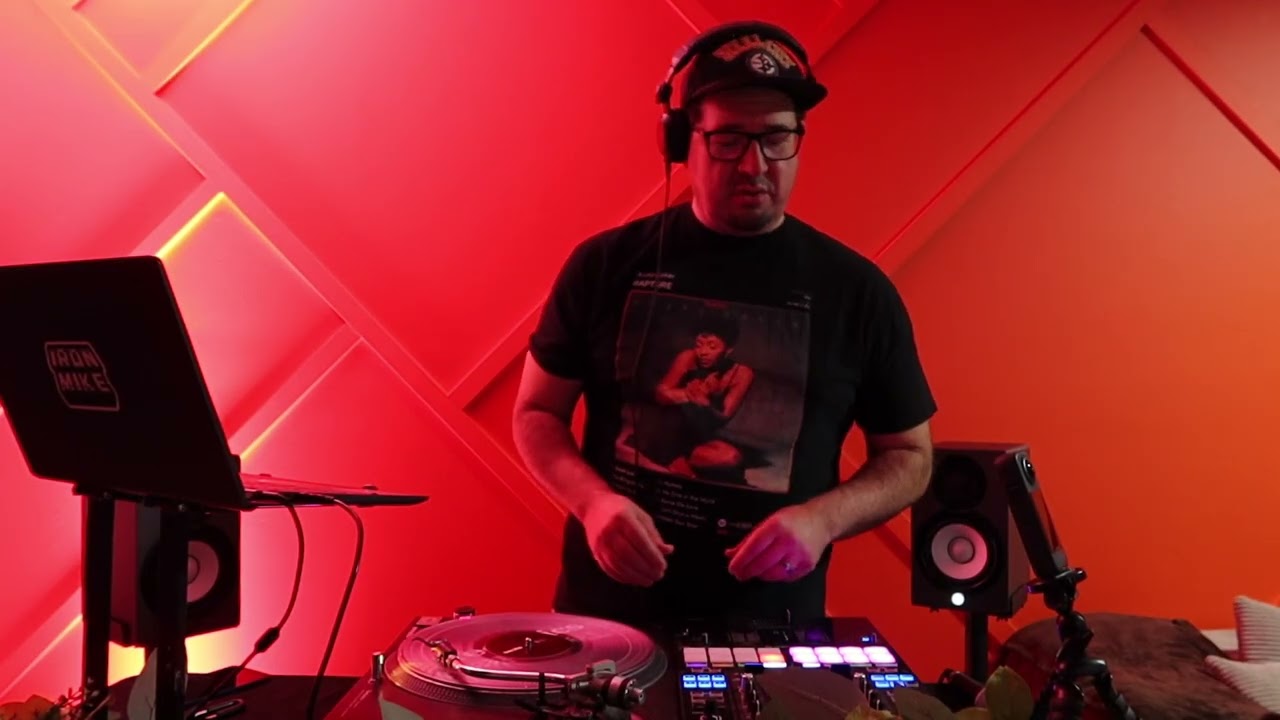 Love Beats & Bedsqueaks - Iron Mike