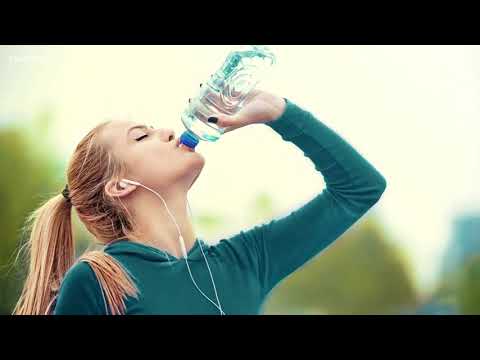 Video: Kā izvairīties no dehidratācijas: 11 soļi (ar attēliem)