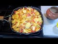Картофель с овощами на сковороде гриль