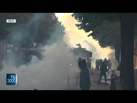 Video Proteste in Albania, studenti in rivolta si scontrano con la polizia