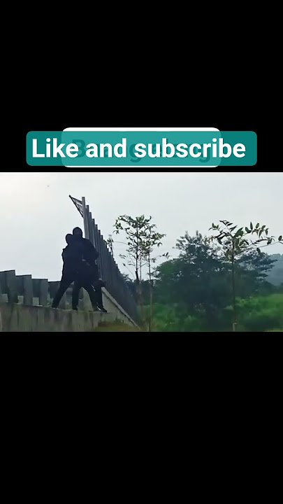 ADEGAN D BUANG KE JURANG ##film #funny #comedy #hiburan #viral #fyp #drama #adeganberbahaya #duniya