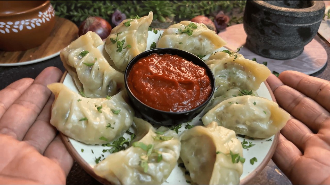 Kabhi Ghar Par Momos Banaya Hai..? 🥬😋☘️ | Veg Momos Recipe | Easy Momo Recipe | Street Style Momos