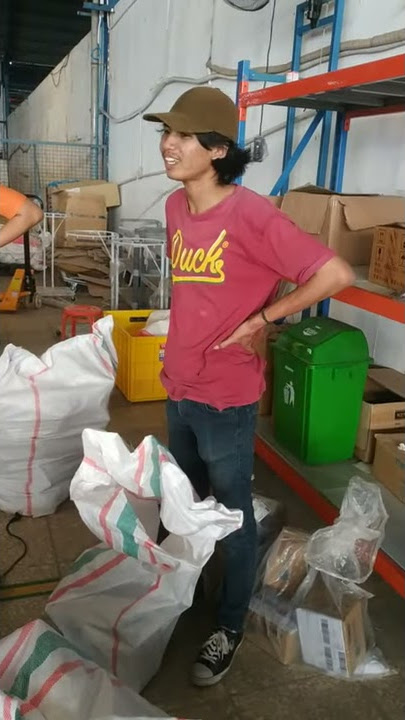 Download lagu Hari ke 3 kerja di shopee