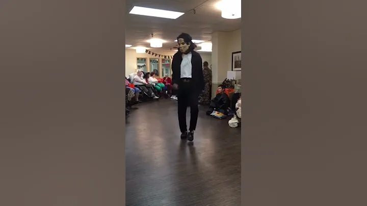 Midwestern Housekeeper Leslie Gates Dancing to "Bi...