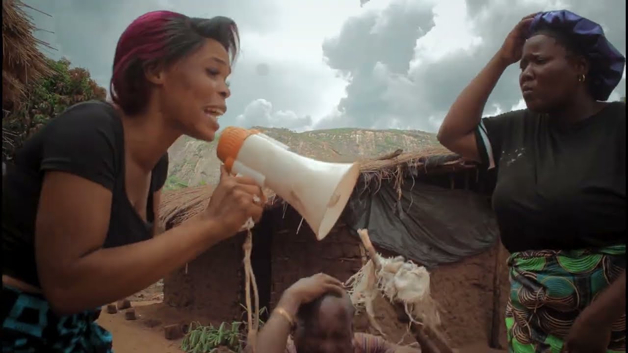 Naki_Luis,_Nice_Mudegay__feat_Helder_Mabote_--_Khachileiwe_video_. Oficial