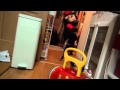 ママのタイツを持ってへやをうろうろしています♪