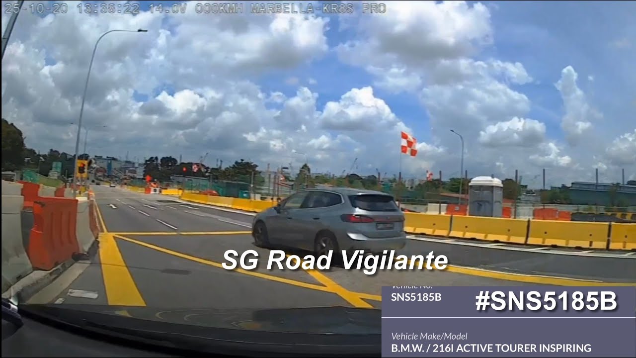 20oct2025 Sembawang Rd #SNS5185B bmw 216 fail to conform to red light ...