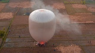 Balon Blembem Hujan Terjun Payung Balon Rasa Militer TNI AU - Tradisi Balon Liaran Ponorogo